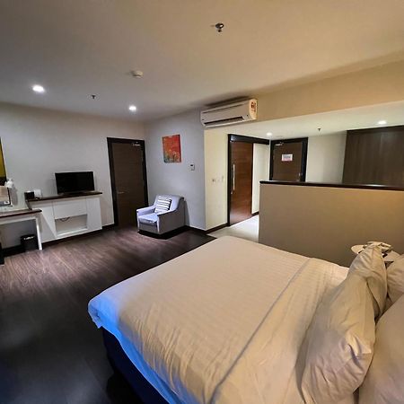 Wyndham Garden I-City Shah Alam Exteriör bild